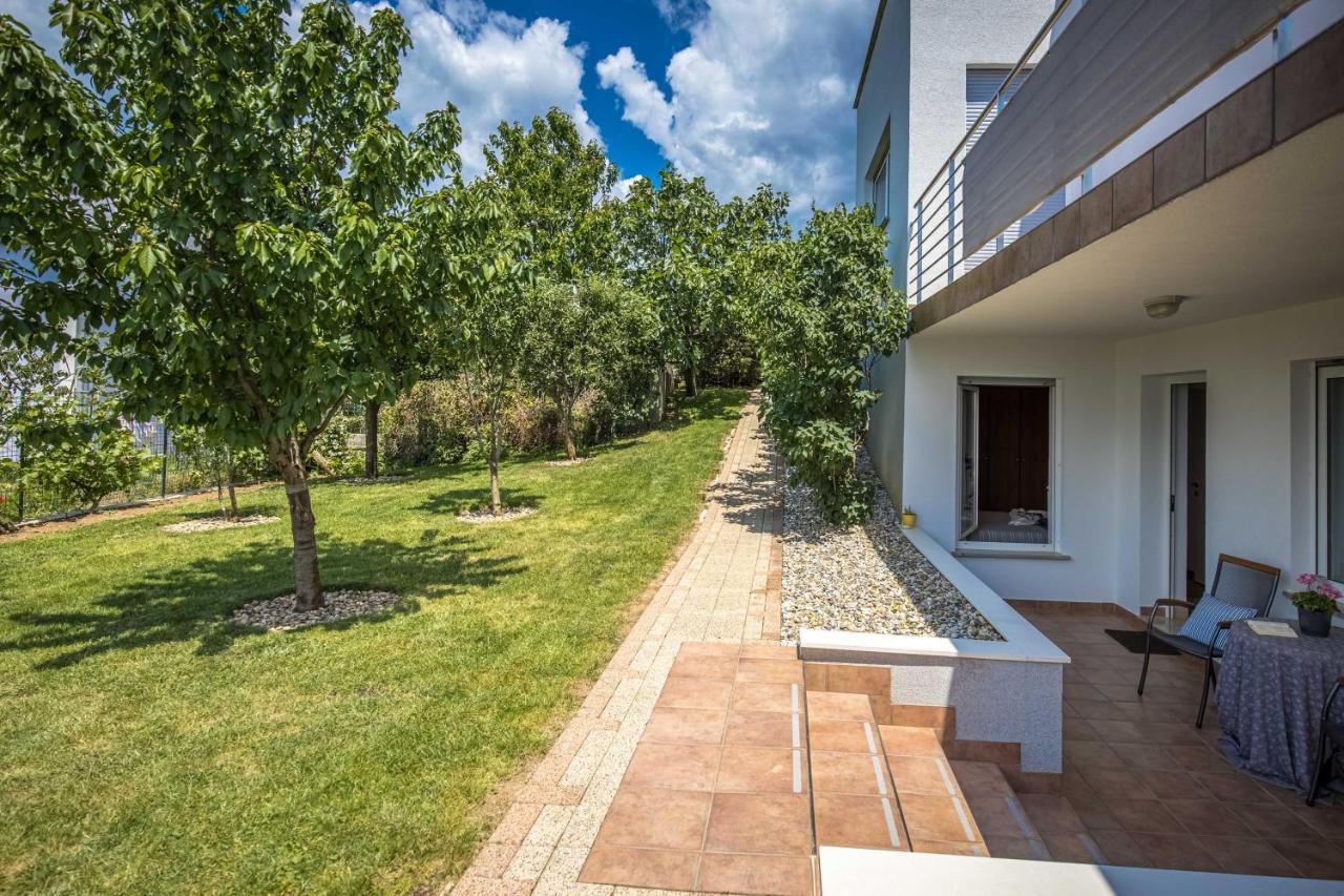 Terra Magica Deluxe Apartment Or Room With Private Parking, Terrace And Sea View Rijeka Zewnętrze zdjęcie